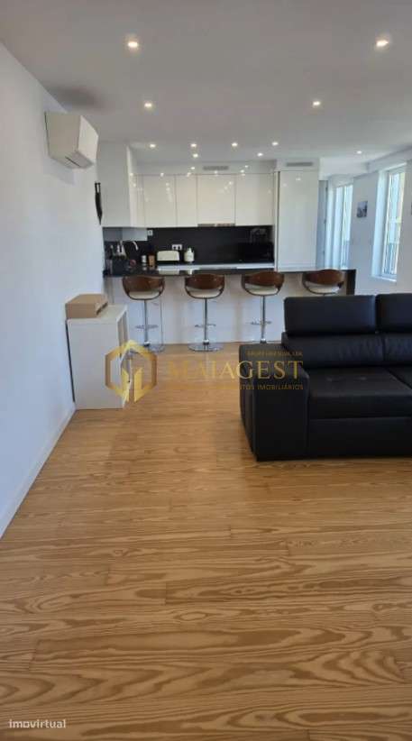 T1 de Grandes Dimensões com Garagem junto ao Jardim do Morro - Grande imagem: 4/36