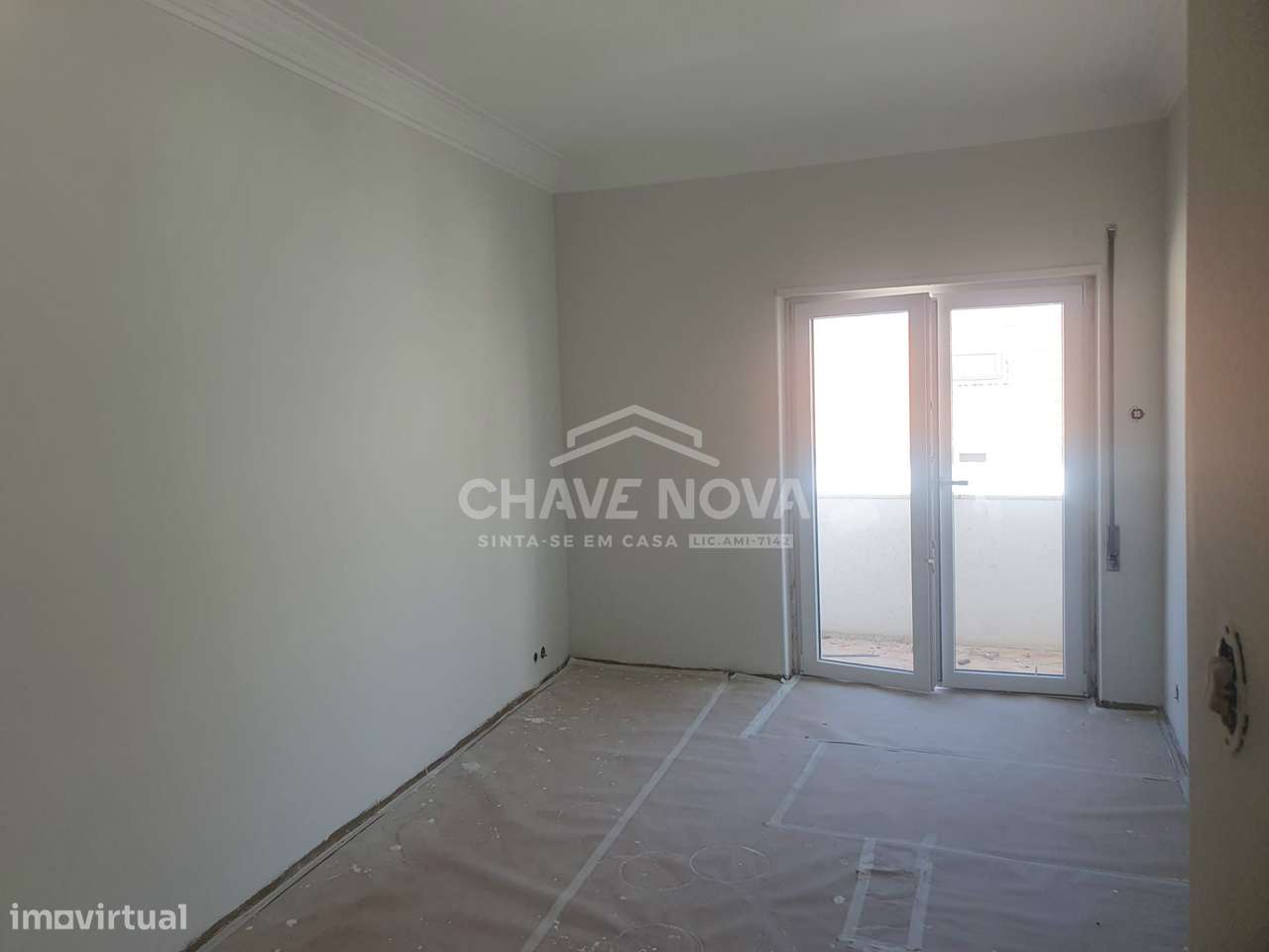 Apartamento T2, localizado no primeiro andar de um prédio Bi-familiar!-6