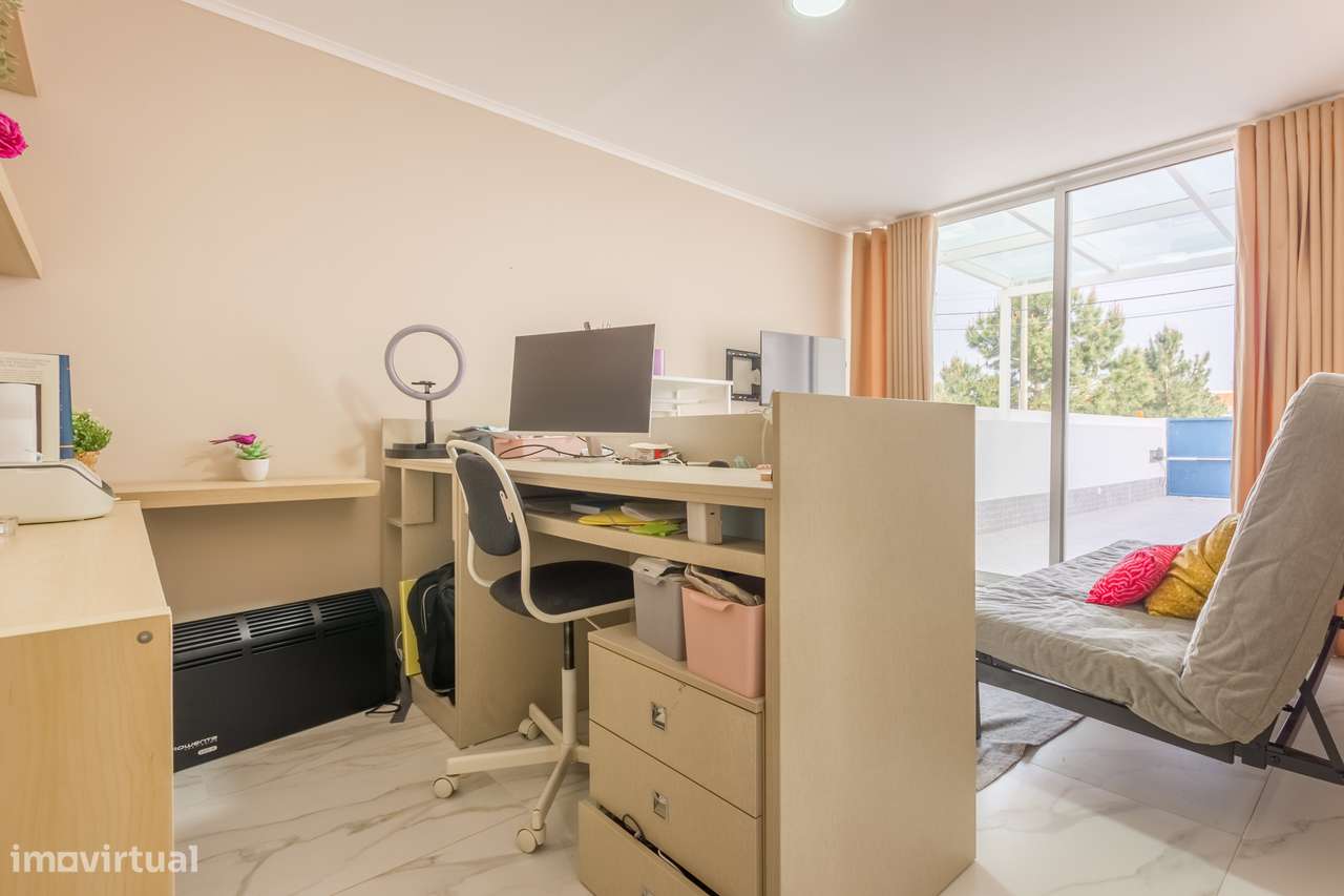 Moradia isolada com piscina aquecida num terreno de 398 m²!-37