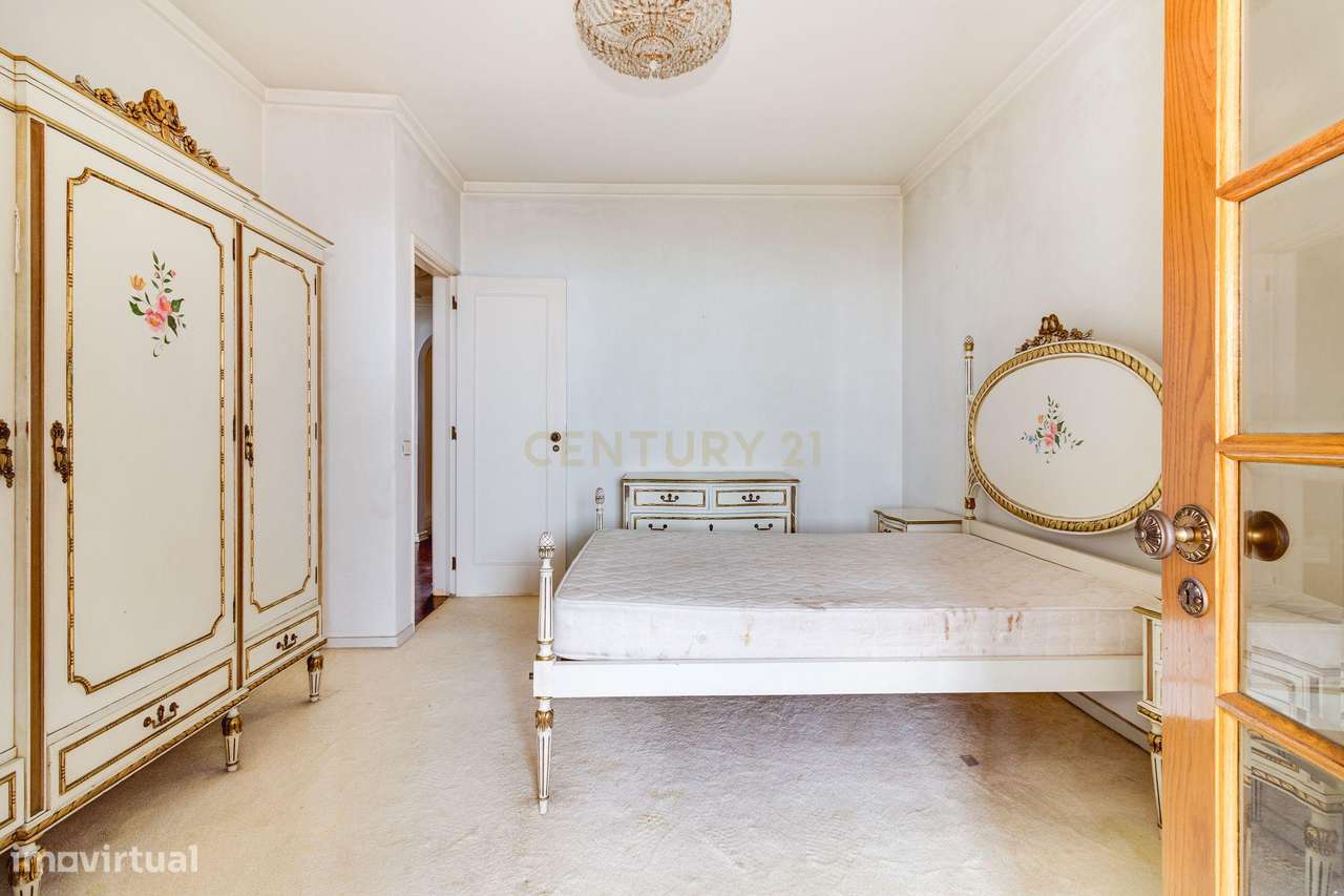 Fantástico T2 com Vista Rio em Linda-a-Velha-11