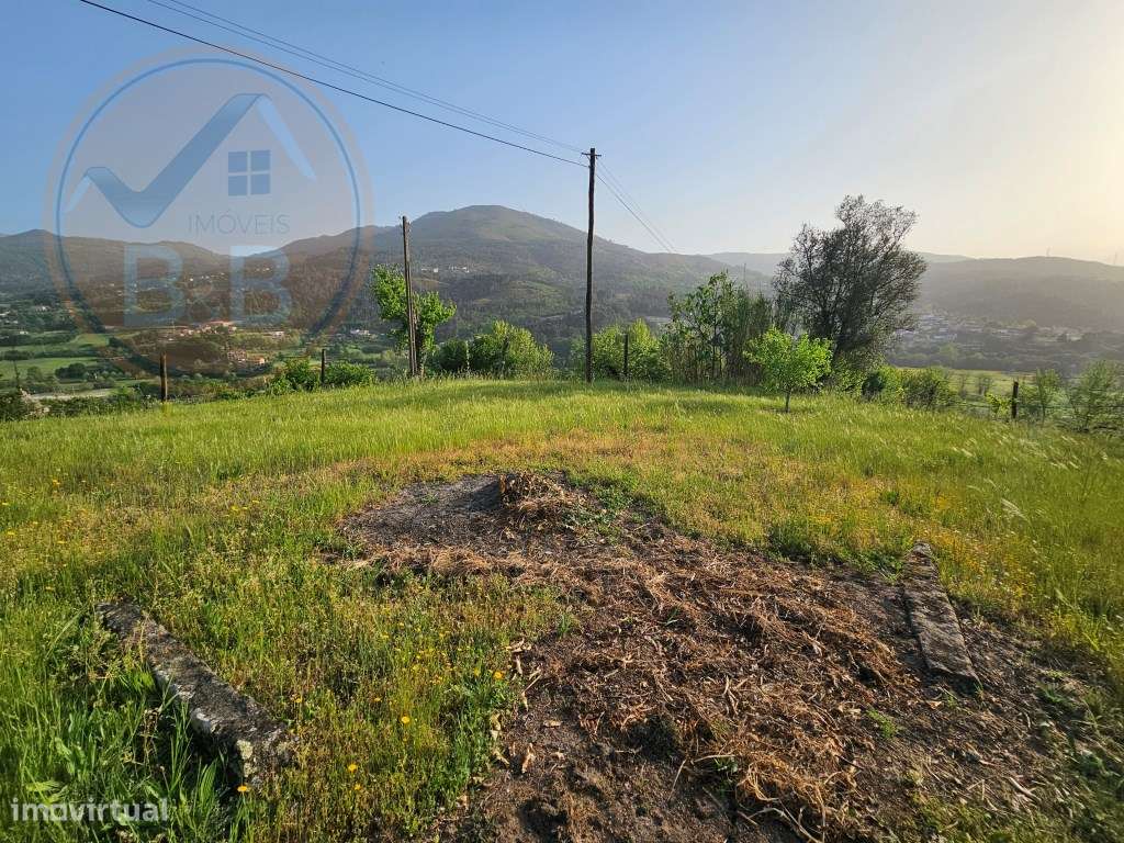 Moradia T4, em pedra, com terreno de 2.366 m² e Espigueiro datado d...-52