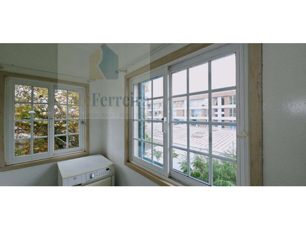 Moradia T5 com jardim privado e garagem !!-15