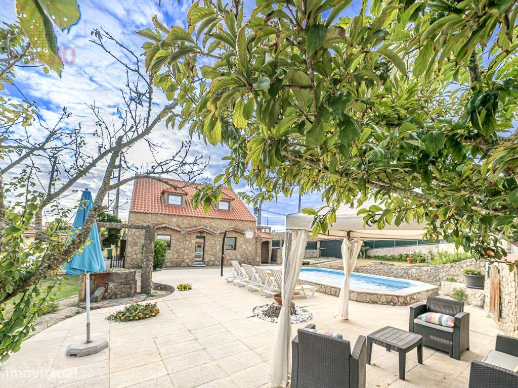 Moradia T5 renovada em Algueirão-Mem Martins, com piscina e jardim-22