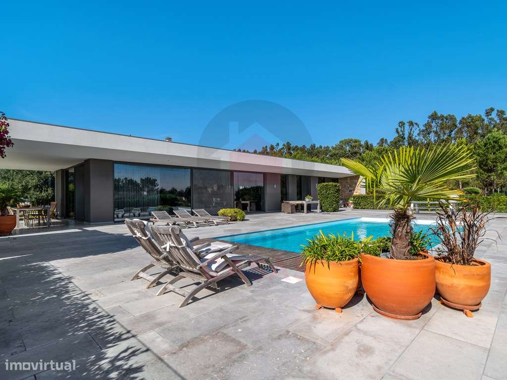Propriedade contemporânea que combina privacidade, arquitetura e na...-14