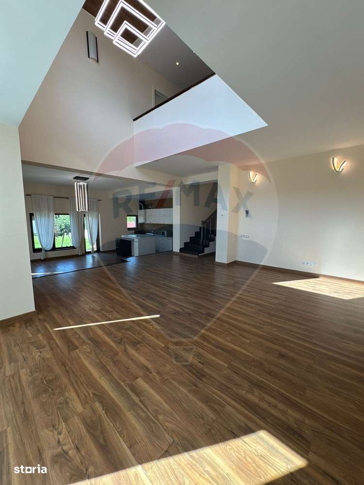 Vilă deosebită de închiriat în zonă liniștită - Imagine principală: 2/14