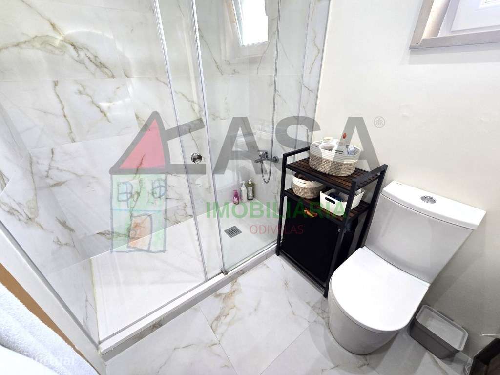 Moradia T4 com Terraço e Vista Desafogada em Loures-25