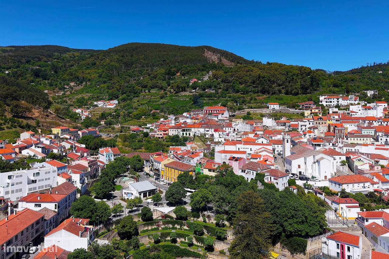 Edifício com Loja e Habitação, Charme, Investimento e Rendimento  no C-38