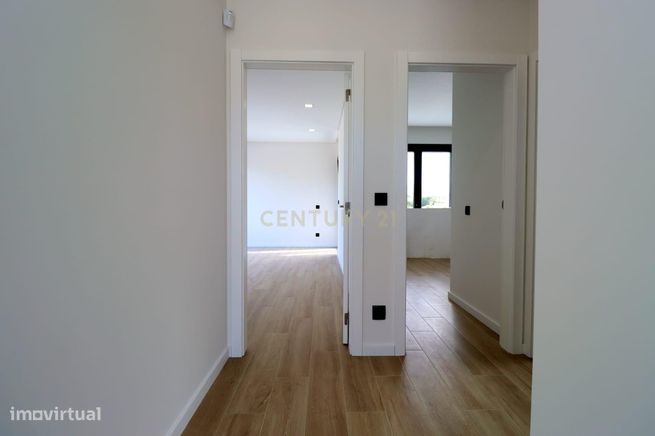 Luxuosa moradia isolada de 5 assoalhadas com excelentes áreas - piscin-26