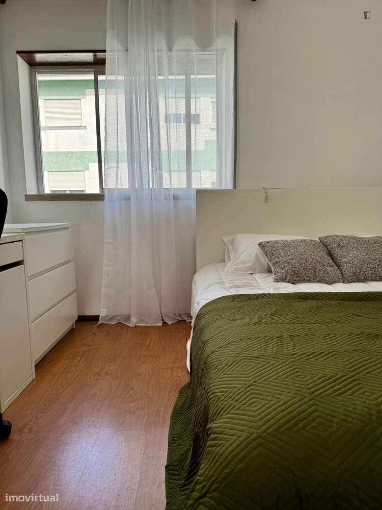 Quarto - localizado em Norton de Matos Coimbra - Grande imagem: 5/10