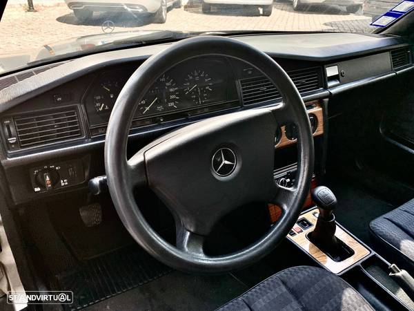 Mercedes-Benz 190 D 2.5 Turbo - 11