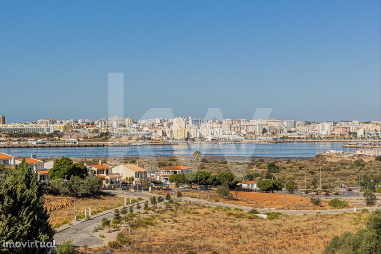 MORADIA  COM VISTA PARA O RIO - FERRAGUDO (CHAVE NA MÃO)