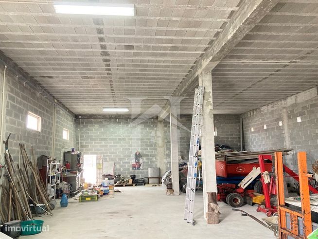 Moradia T3 com Armazém e Terreno de 9 640m2 em Olho Marinho, Óbidos-25