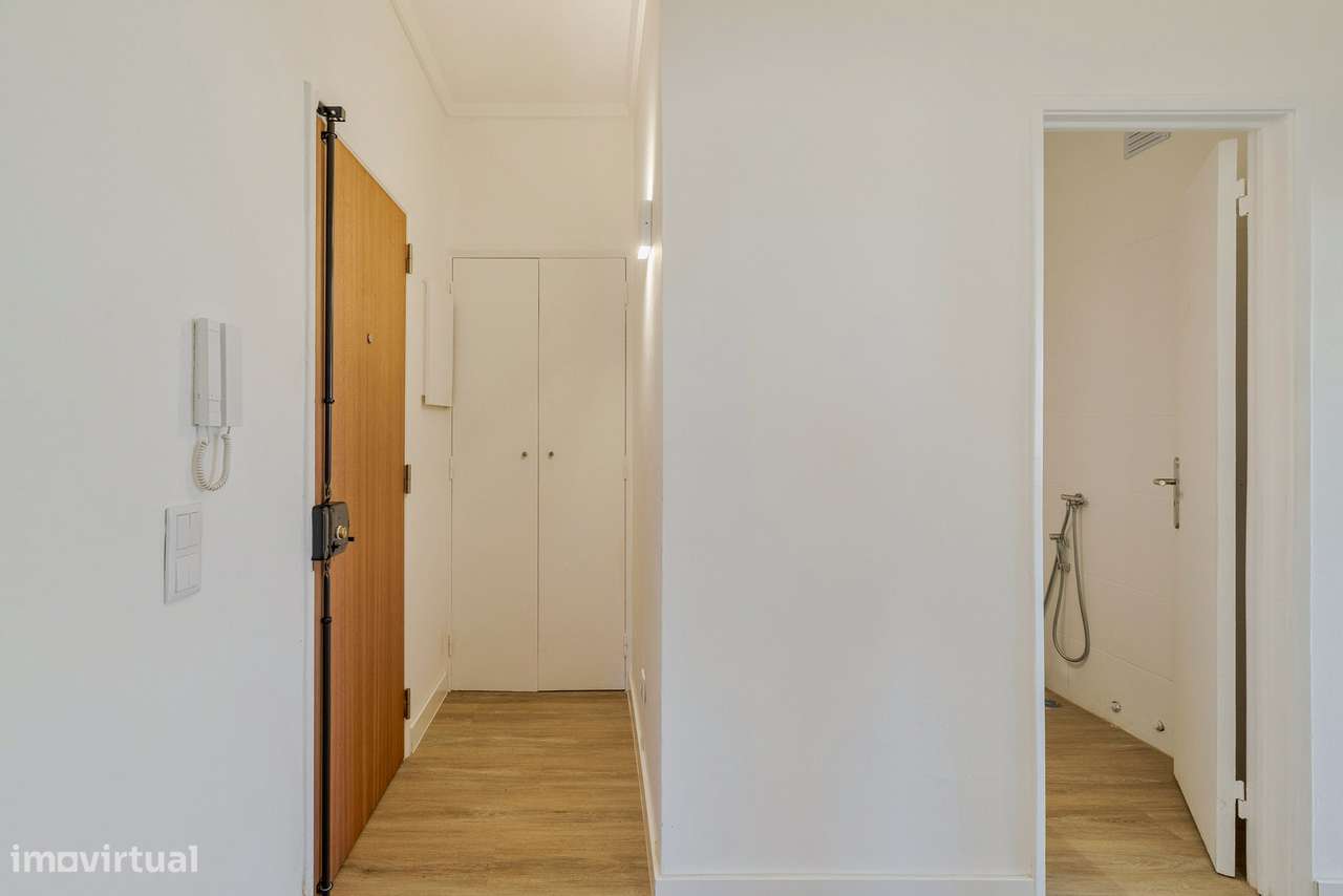 Apartamento T2 remodelado - Laranjeiro-17