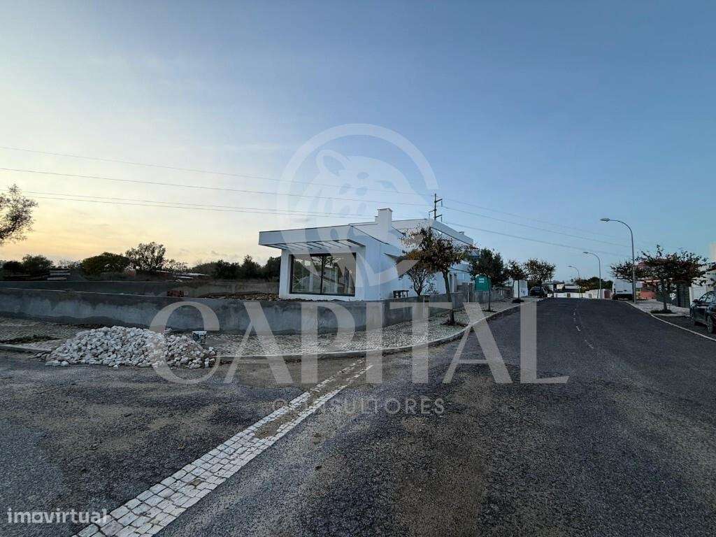 Moradia V3 Isolada com Piscina – Nova – Abrunheira-8