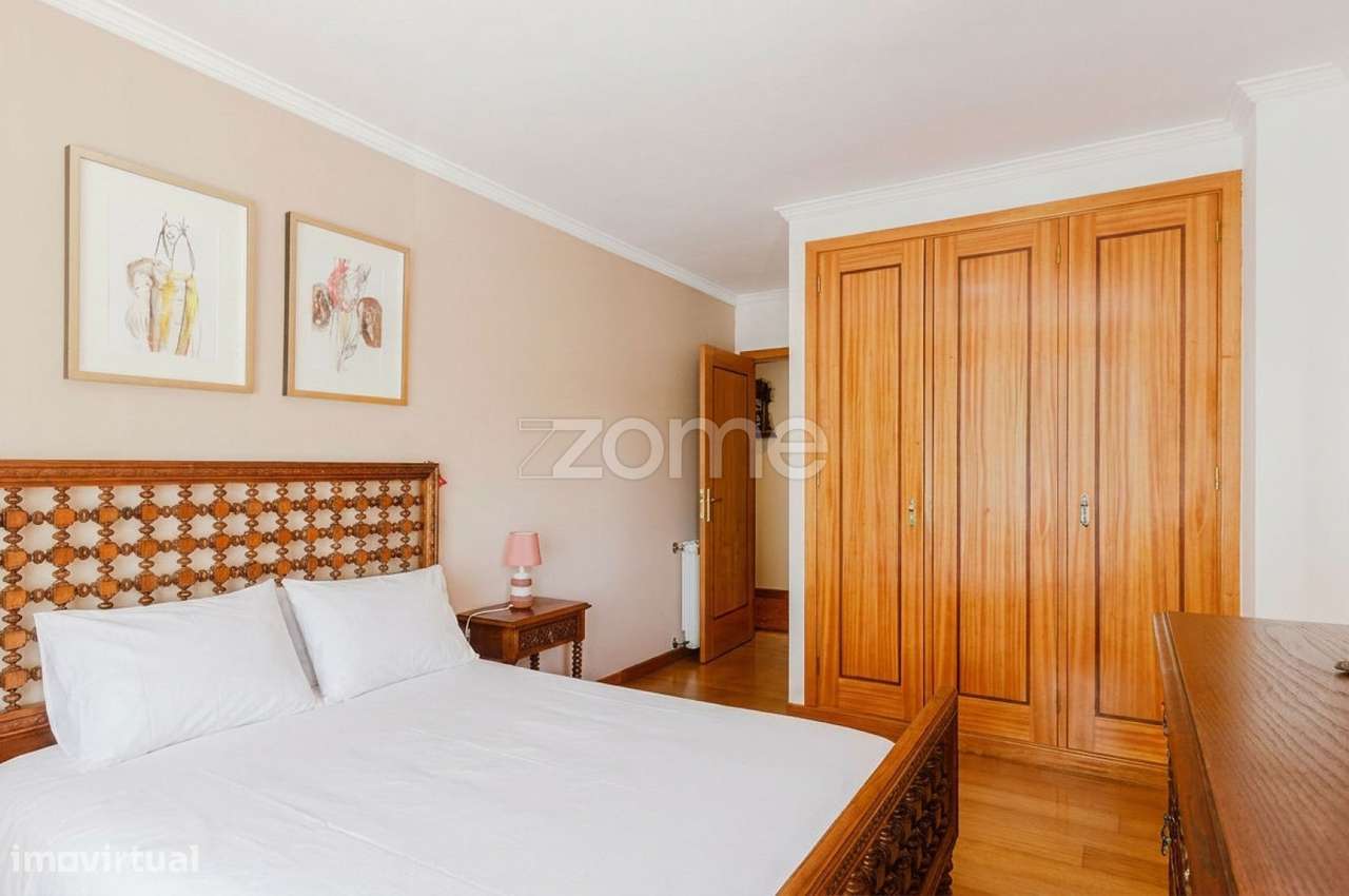 T2 em Alfena, com 130m2, duas frentes, varandas e Box para 2 carros.-11