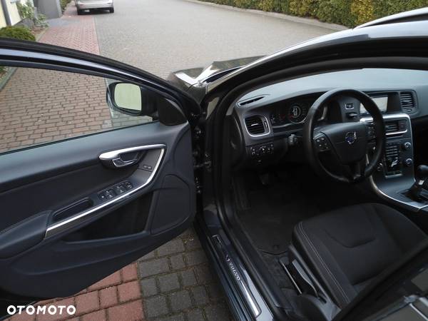 Volvo V60 D2 Momentum - 26