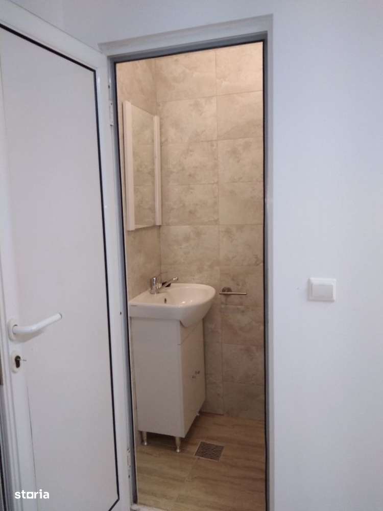 Spatiu Comercial in B-dul Revolutiei 350 euro - Imagine principală: 3/6