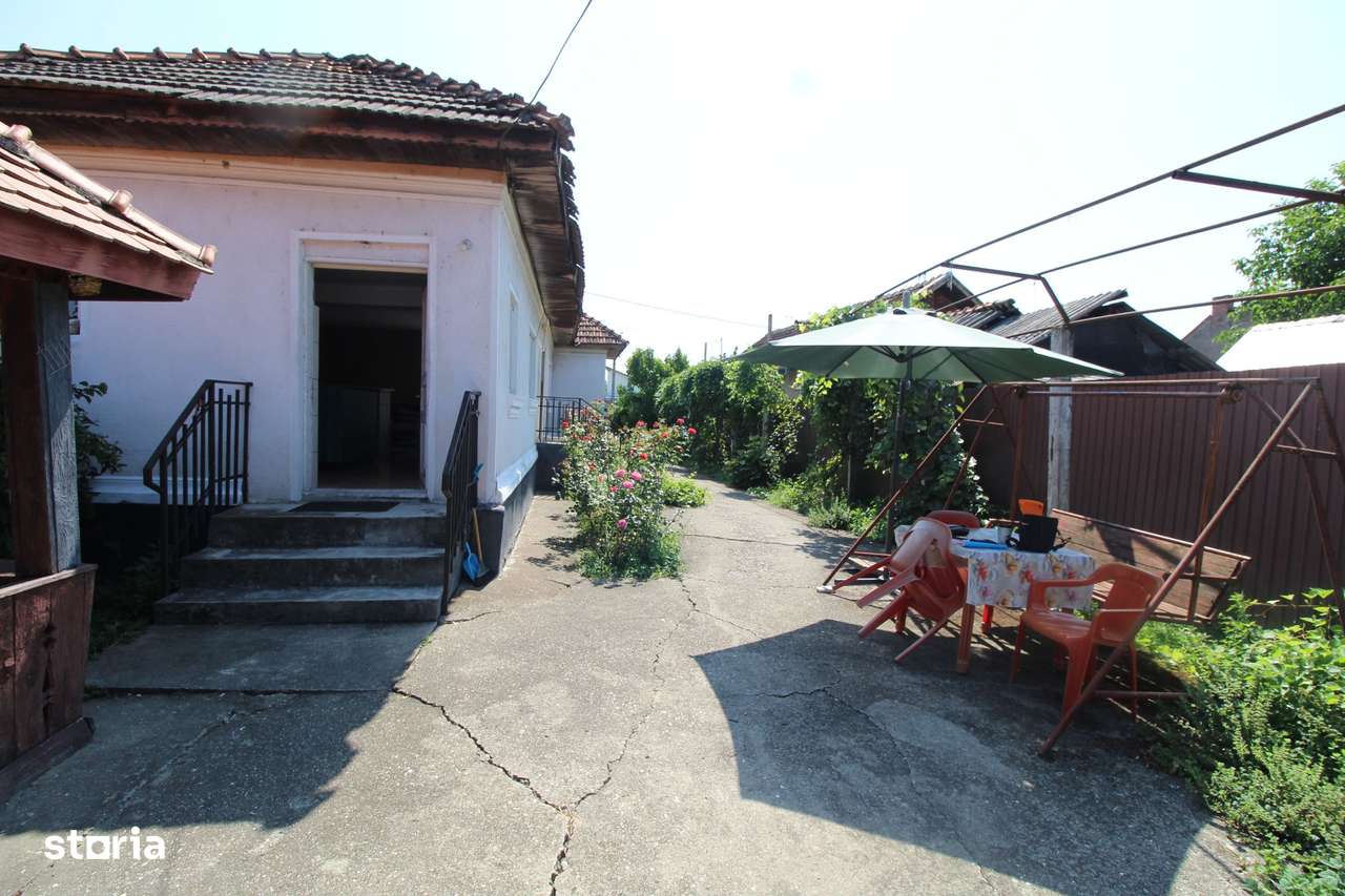 Casă de vânzare – 2 clădiri, teren generos Iași Gorj-13