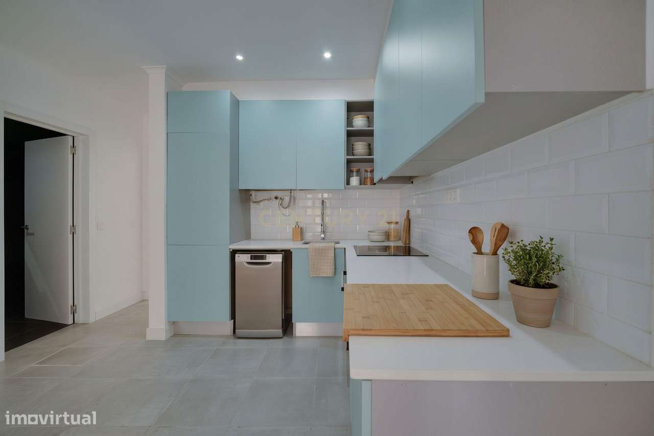 Prédio c/ 2 apartamentos (T1 e T2) com Pátio e Terraço - Centro Histór-5