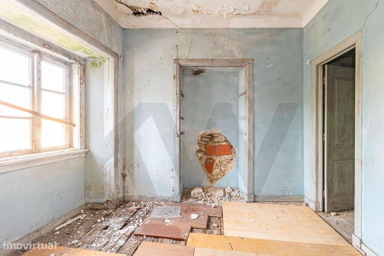 PRÉDIO EM RUÍNA c/ 3 APARTAMENTOS - 230 M2 - CANEÇAS - Odivelas-7