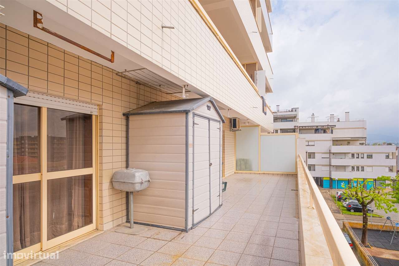 Apartamento T4 em Barcelos – Espaço, Conforto e Excelente Varanda!-32