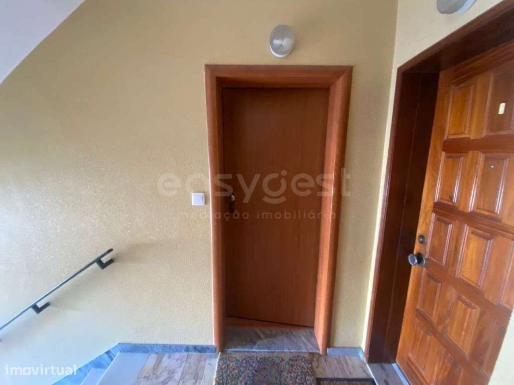Apartamento T2 com 3 Varandas e Garagem | Montenegro, Faro - Grande imagem: 5/25