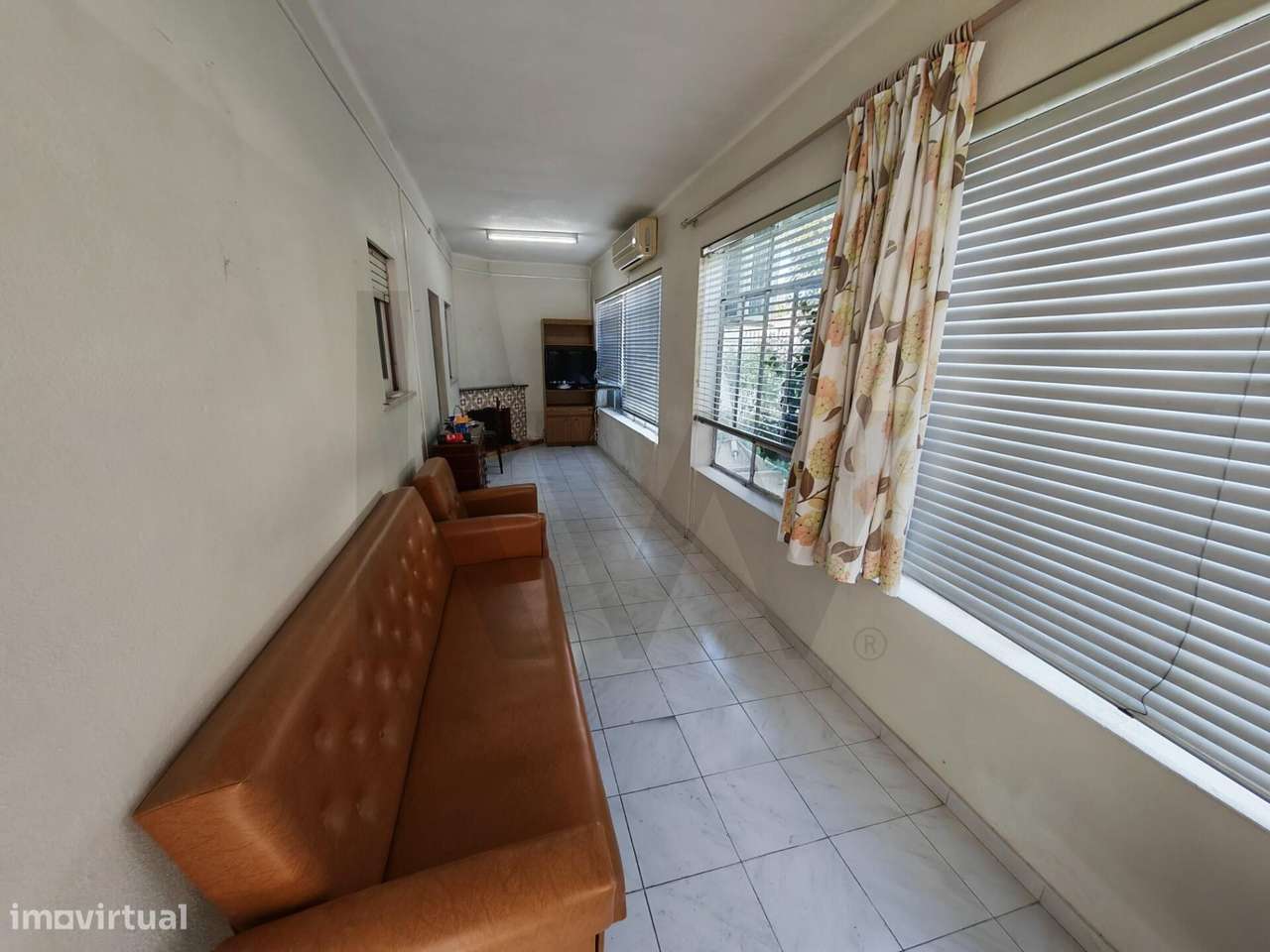 Moradia T3 no Tramagal, numa prestigiada localização da vila-17