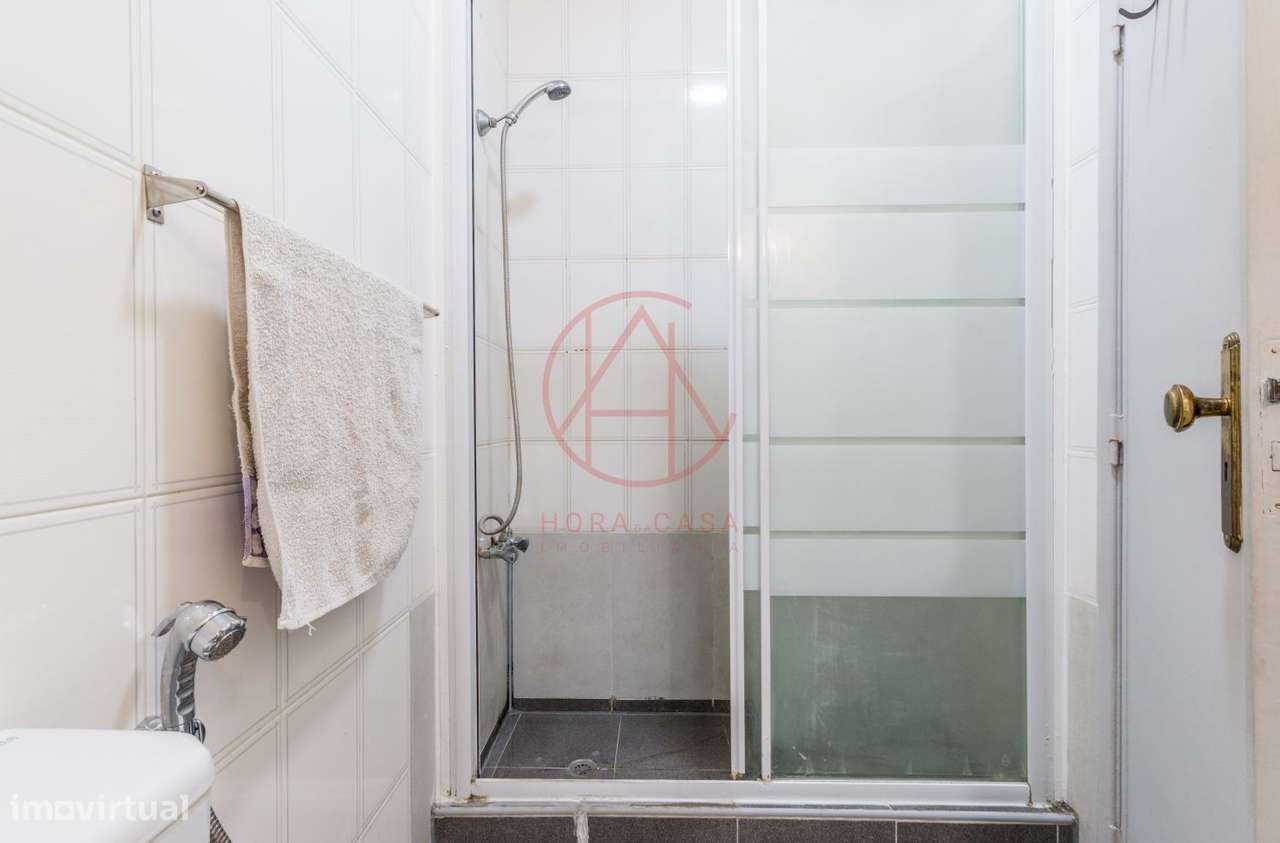 Oportunidade à Sua Porta: T2 na Avenida do Bocage!-12