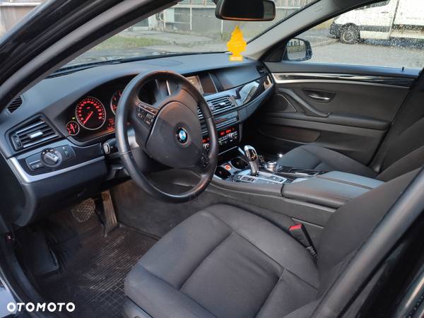 BMW Seria 5 520d xDrive Touring - 6