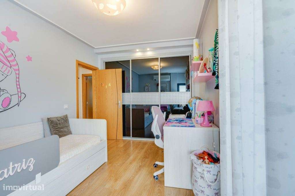 T4 de Luxo remodelado com 225 m², 2 Parqueamentos e Excelente Local...-21