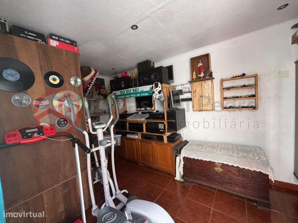 Moradia com dois apartamentos independentes no Laranjeiro, Almada-5