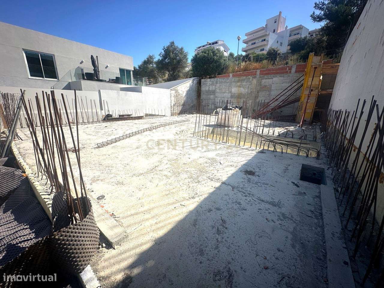 Lote de Terreno com projeto aprovado, fundações e cave-5