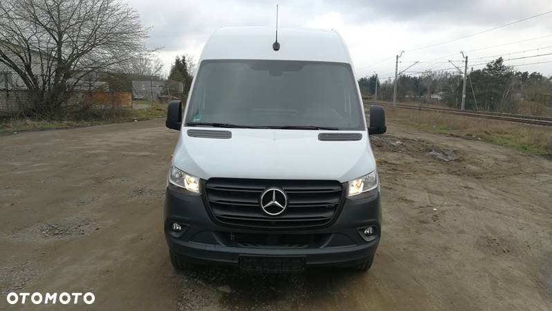 Mercedes-Benz Sprinter - 13