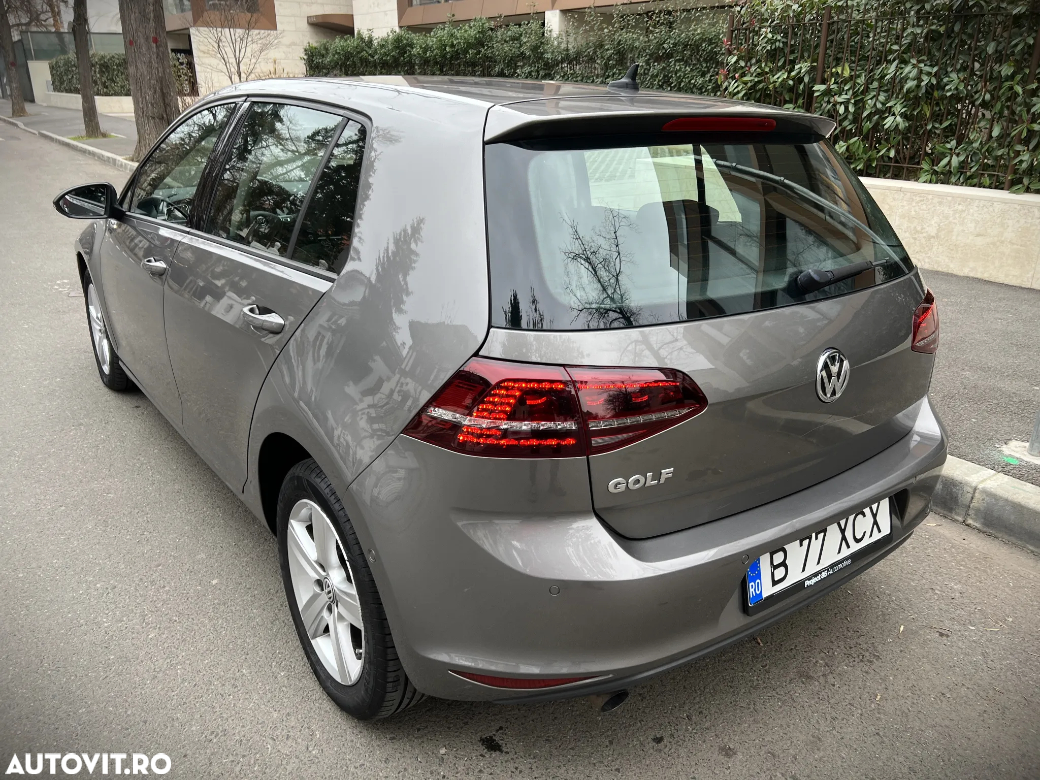 Volkswagen Golf 1.6 TDI Highline - 6