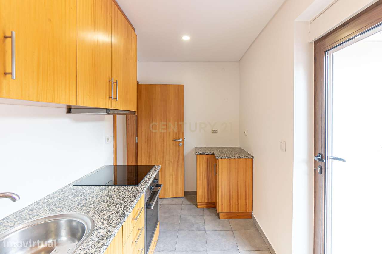 Apartamento T3 com terraço em frente ao metro da Casa da Música-18