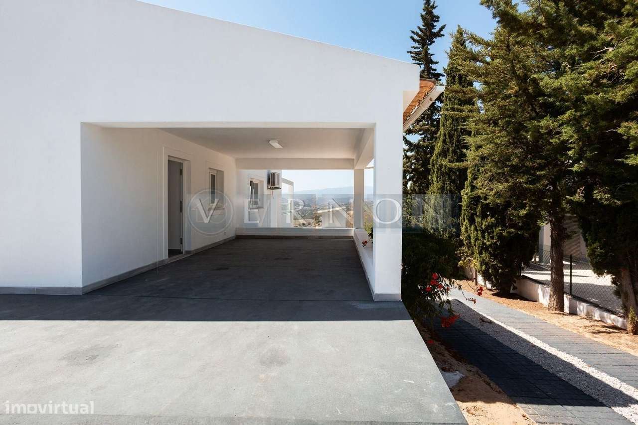 Moradia Renovada T4 com Vista Rio Arade, Piscina e 2.450 m² de Terreno-8
