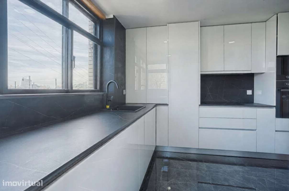 T2 Renovado Excelente Luminosidade, Varandas e Acabamentos Modernos-3