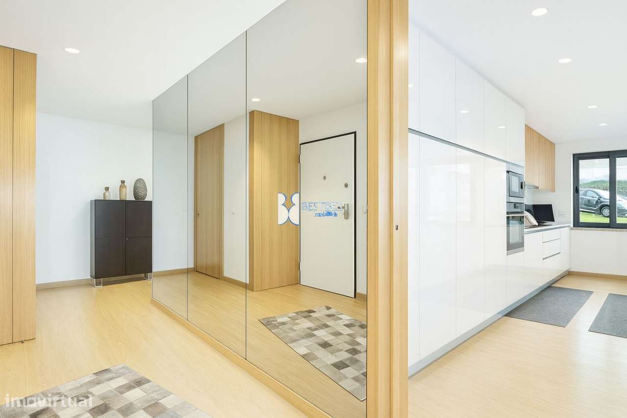 EXCELENTE T3, VARANDAS, TERRAÇOS E GARAGEM DUPLA–CALENDÁRIO,FAMALI-9