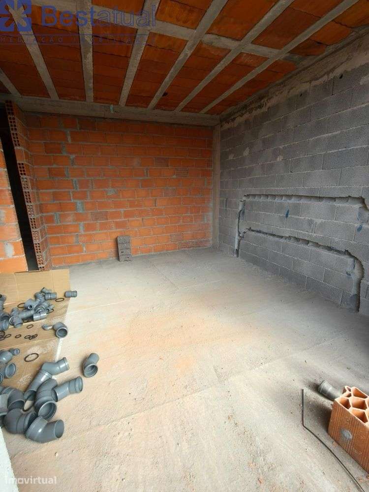 Moradia T 3 em fase de construção - Ótimos Acabamentos-28
