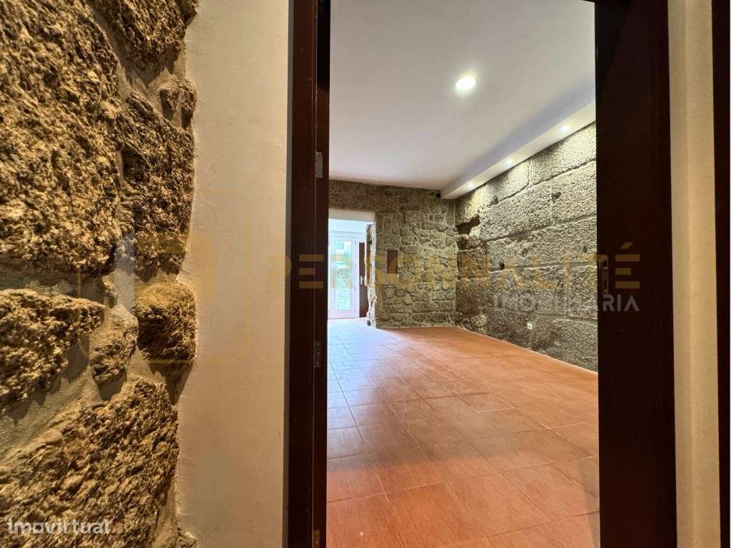 Loja Restaurada no Centro Histórico de Guimarães - Grande imagem: 4/11