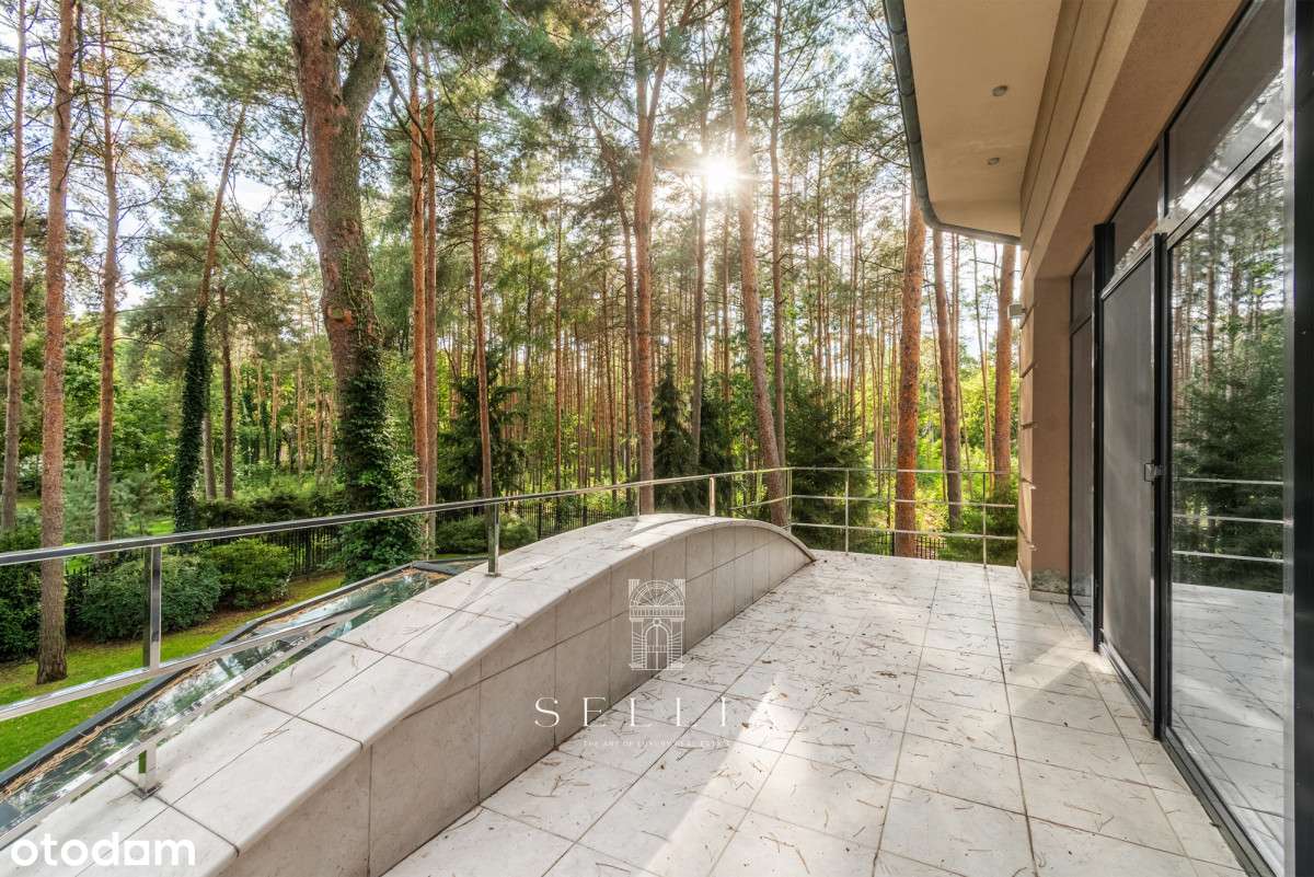 Luksusowa rezydencja z basenem w Strefie A-15