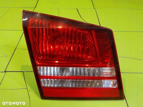 DODGE JOURNEY 10r lampa lewa tyl w klape 04806369AD - 1