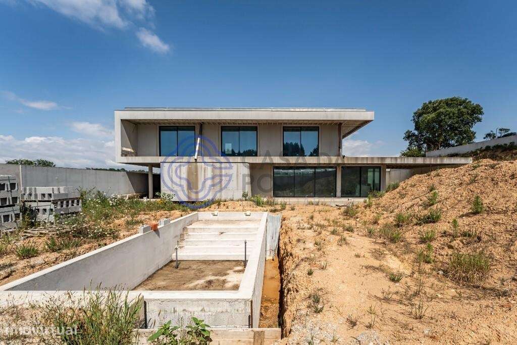 Casa de luxo, com jardins e piscina , design moderno, acabamentos  de - Grande imagem: 5/35