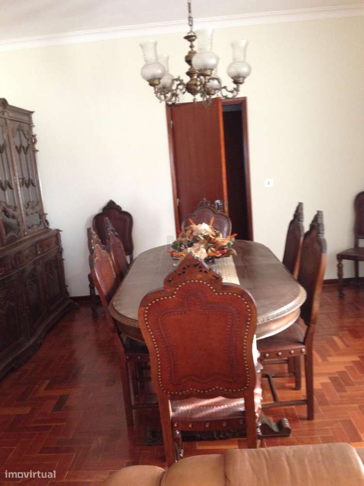 Moradia T3 com Garagem e Terreno em Almalaguês-13