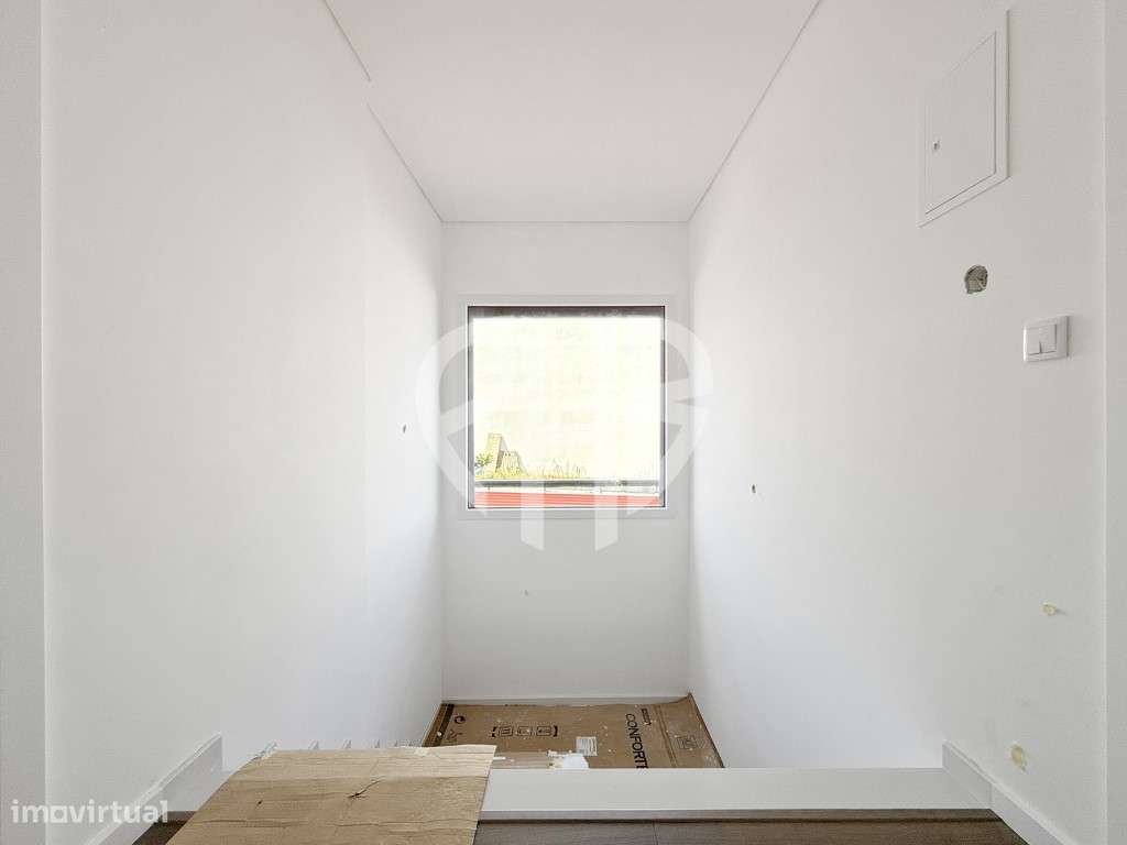 Moradia de Luxo T4 C/ Piscina e Box // Em Construção-19