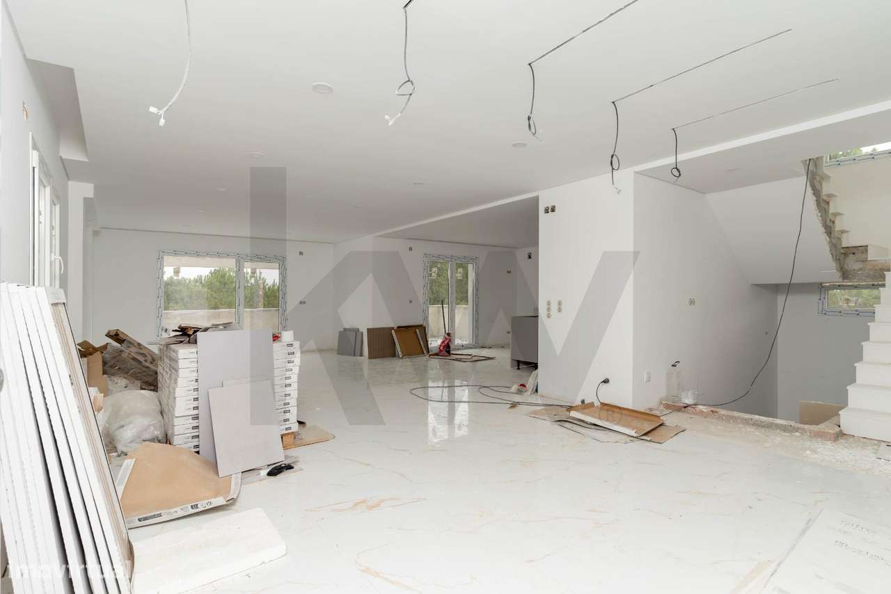 Moradia T4 em Construção | 4 Suítes | Piscina | Garagem 4 Carros | Lot - Grande imagem: 3/25