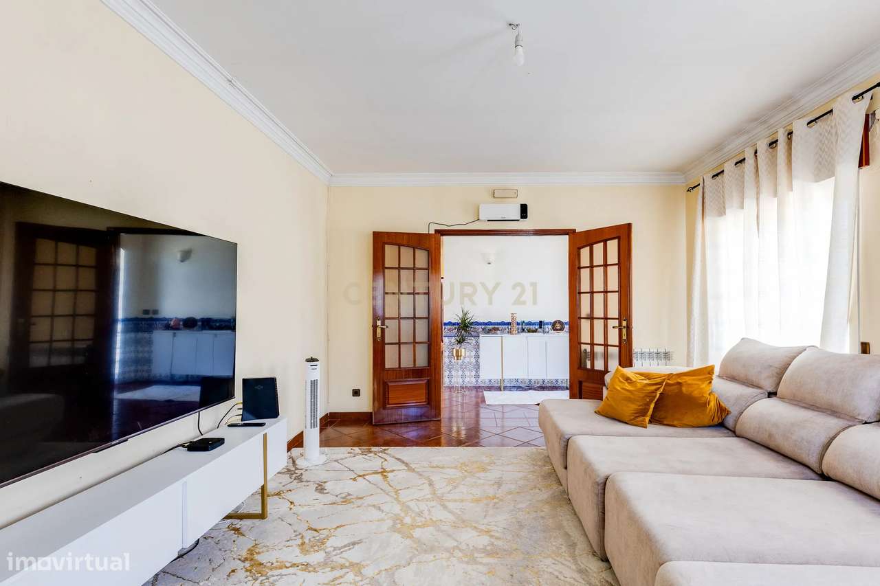 Moradia T5 com Jardim e Vista para o Rio em Venda de São José, Alberga-35