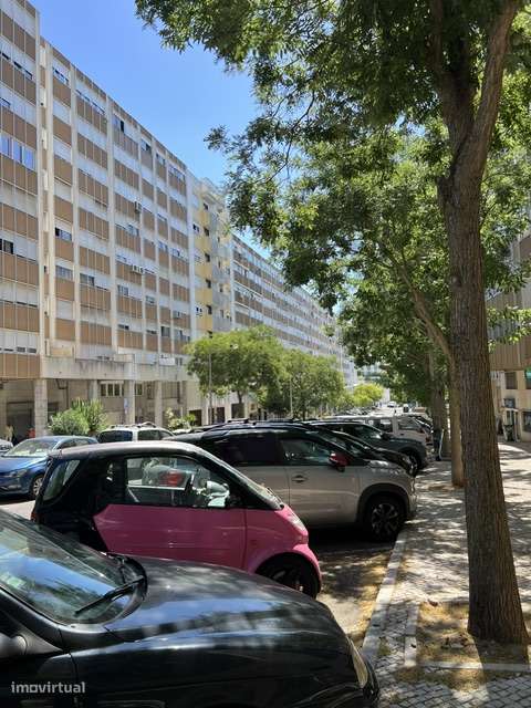 Oportunidade de Investimento, loja c/dois pisos em Benfica!-9