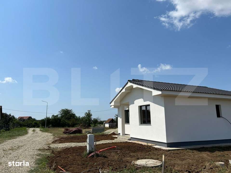 Casa semifinisata cu garduri la doar 15 km de Oradea - Imagine principală: 4/19