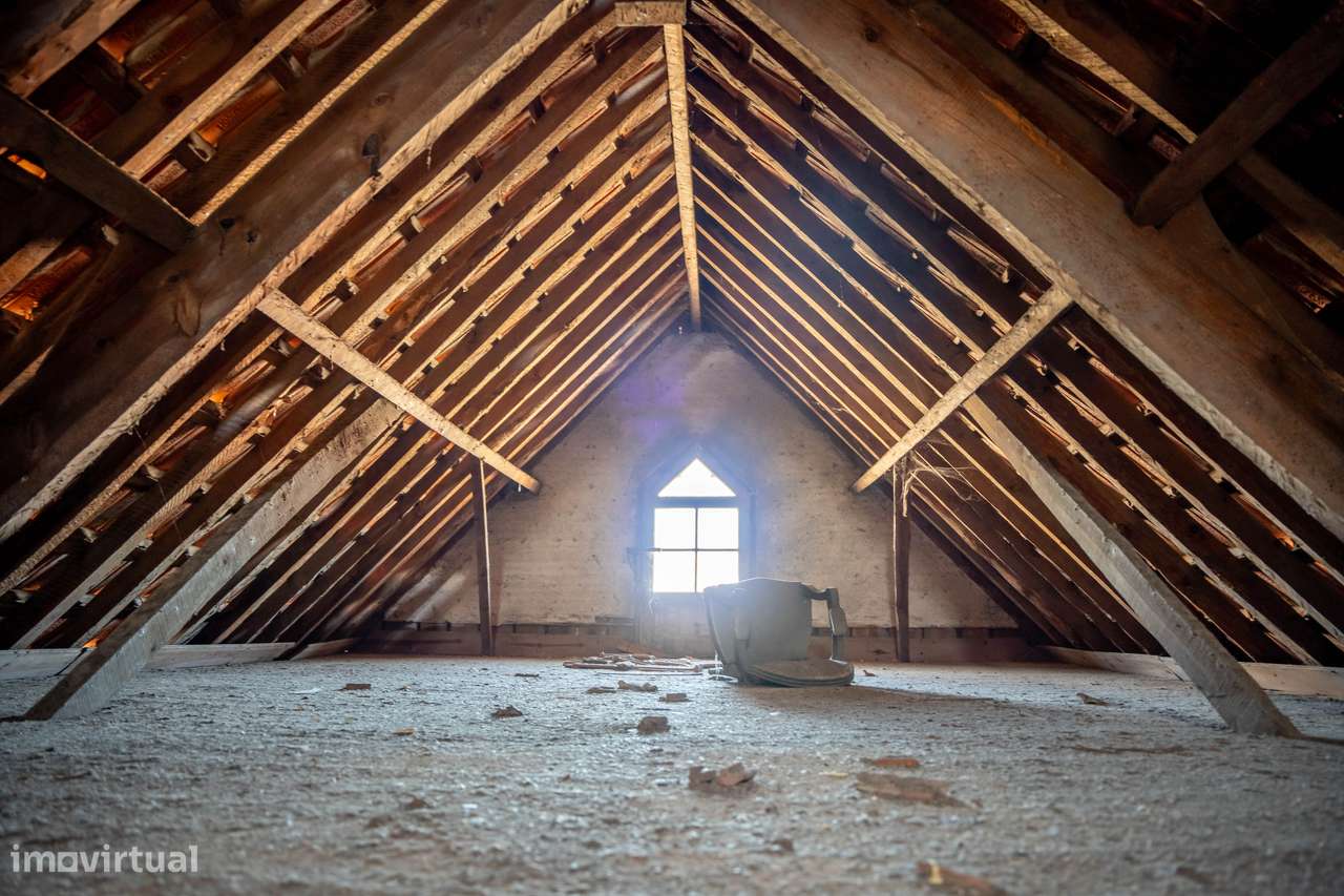 Imóvel com carácter e muito potencial de valorização.-36